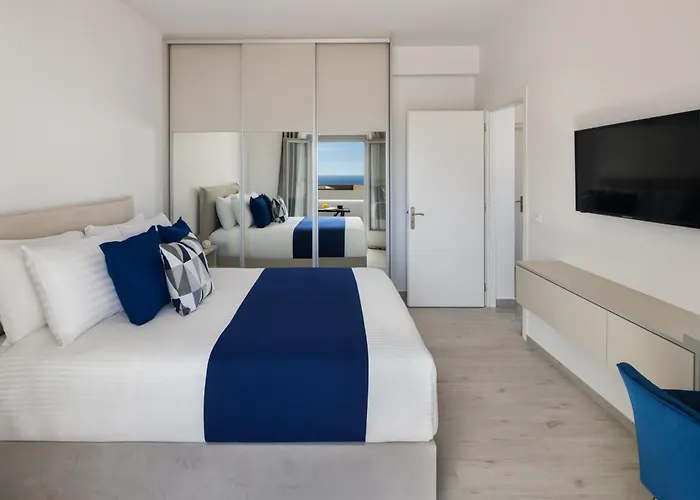 Montrez Santorini - 2 Bedroom Mesaria